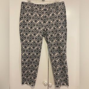 Loft, Riviera pants, size 6p, cream and black print